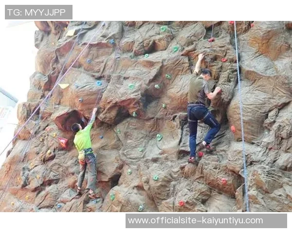 北京攀岩队防守策略解析与攀岩热点的深度剖析 北京攀岩队防守策略解析与攀岩热点的深度剖析