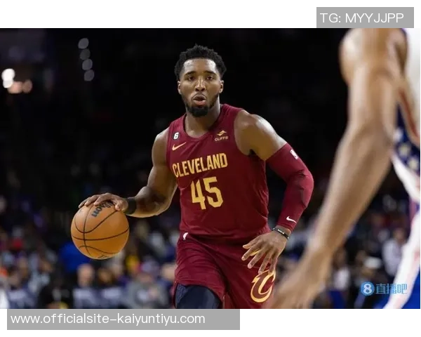 多诺万米切尔带领球队奋勇争先展现领袖风范与卓越表现