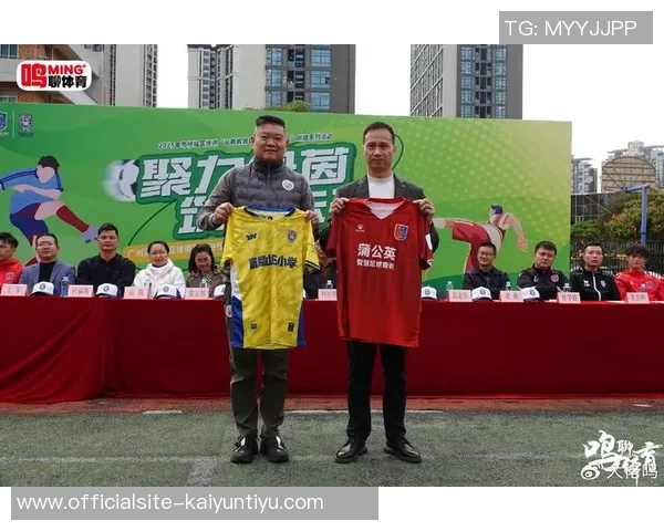 广州足球队比赛经验引发热议球迷对战术选择和临场表现展开激烈讨论